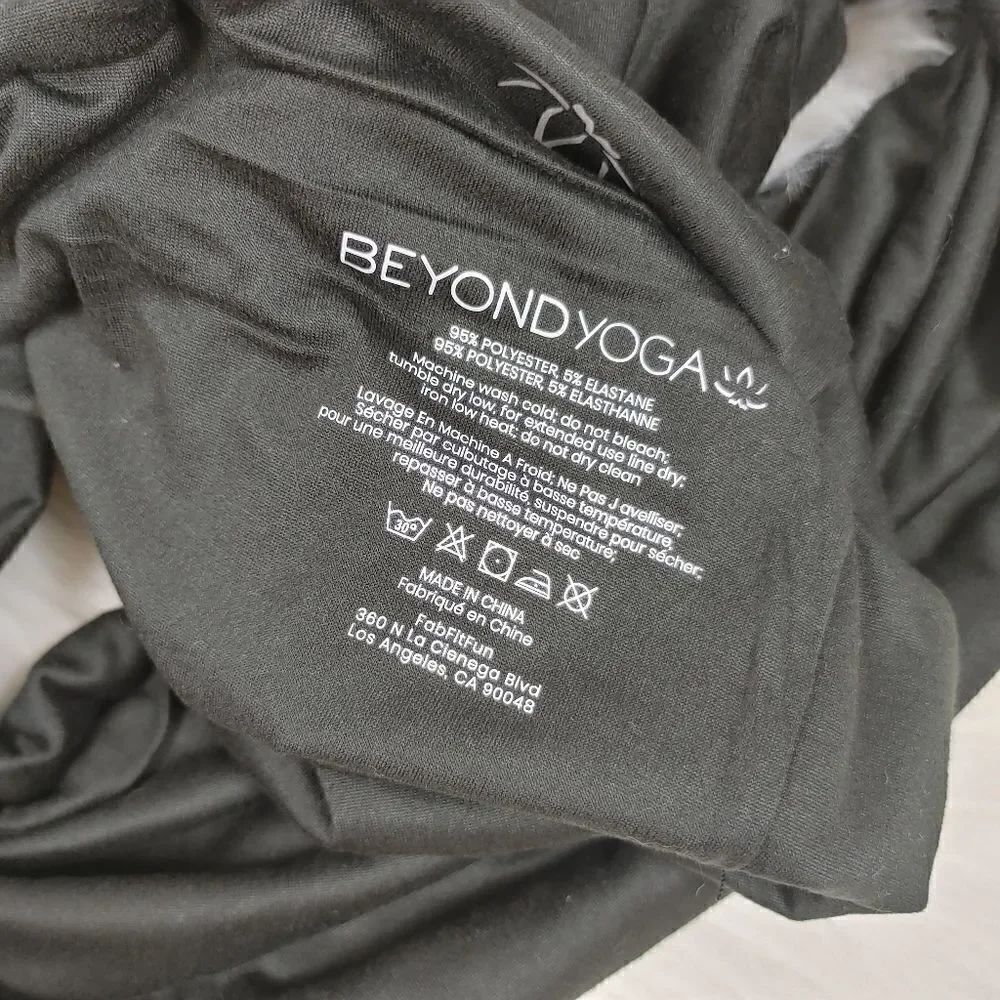 BEYOND YOGA Hidden Pocket Infinity Scarf New with - Picture 5 of 8